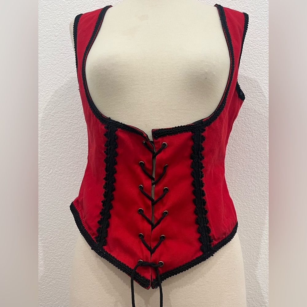 The Pyramid Collection Red Lace Up Renaissance/Goth Underbust Corset.‎